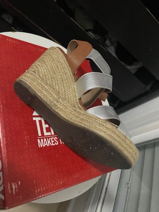Sandalias cuña marrón y plata