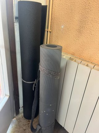 Dos Esterillas de Yoga / Gimnasio - Gris y Negra