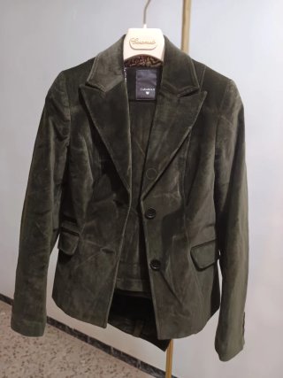 Conjunto de traje verde oliva talla 38