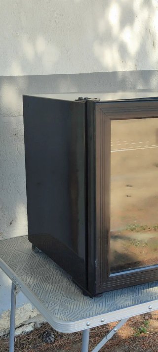 Mini Nevera VI-TEMPUS Negra puerta de Cristal.