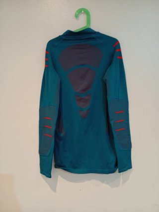 Camiseta térmica manga larga azul con protección