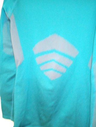 Camiseta térmica manga larga azul con protección
