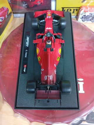 Coche a escala 1:18 Ferrari SF21 C. Sainz
