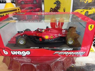 Coche a escala 1:18 Ferrari SF21 C. Sainz