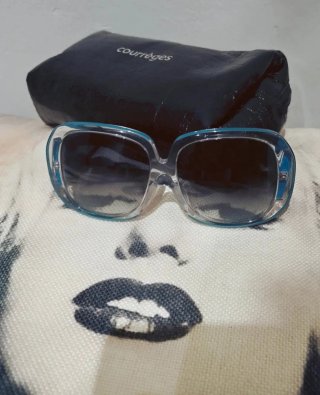 Courrèges Gafas de sol oversize azul turquesa.