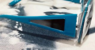 Courrèges Gafas de sol oversize azul turquesa.