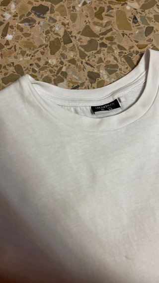 Dos camisetas básicas Blancas. Lefties