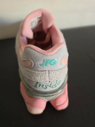 Zapatillas New Balance 9060 Gris y Rosa