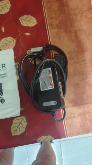 Silla de ruedas eléctrica negra