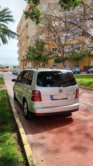 Volkswagen tuoran 2009