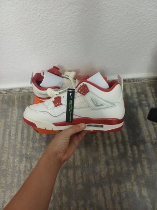 Jordan Retro 4 San Valentín