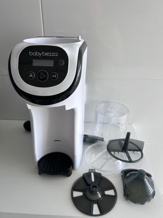 Baby Brezza Formula Pro Mini + Elevador