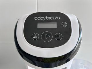 Baby Brezza Formula Pro Mini + Elevador