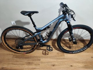 Bicicleta Canyon Lux Trail CF 7 in colore blu