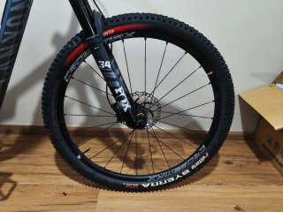 Bicicleta Canyon Lux Trail CF 7 in colore blu