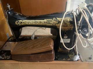 Máquina de coser Singer antigua