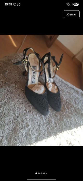 Zapatos EZZIO 36 negros bordados.Muy femeninos !
