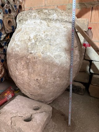 Tinaja de piedra antigua