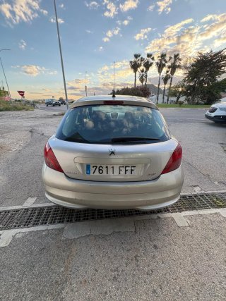 PEUGEOT 207 1.4 HDI 70CV — ECONÓMICO Y FIABLE