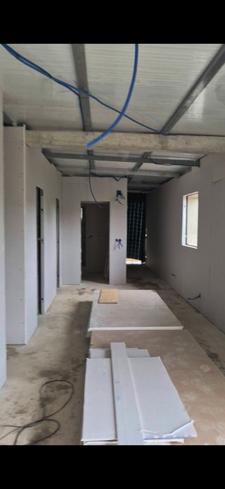Construção, remodelação e Reparação.