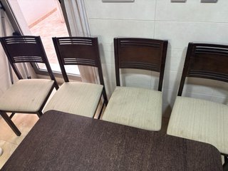 Mesa extensible y 4 Sillas Comedor