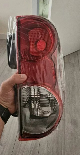 Piloto trasero NV200