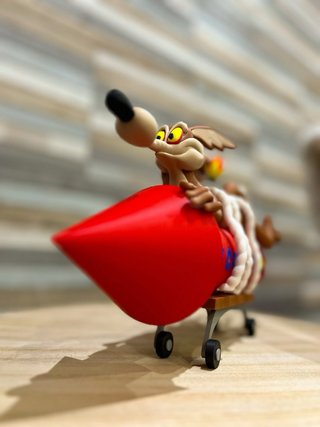 Figura Coyote Cohete Acme