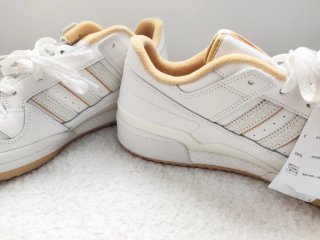 Zapatillas Adidas Forum Blancas y Doradas