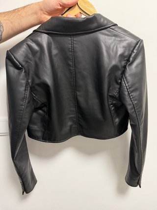 Americana corta cuero Zara negra