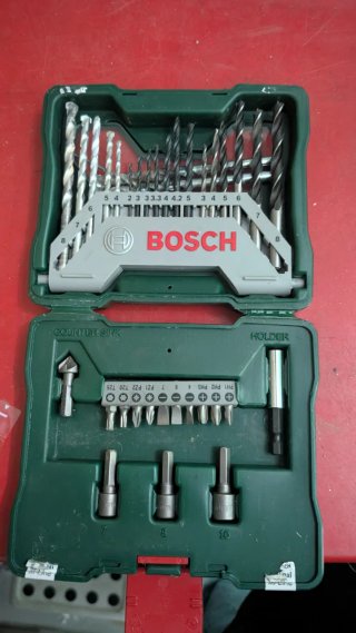 Maletín 30 brocas surtidas Bosch.