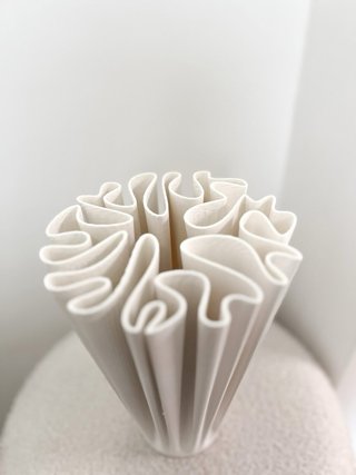 Jarrón alto de plastico (PLA) blanco