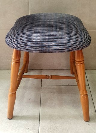 Taburete de salón tapizado