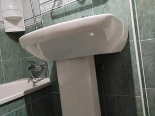 Lavabo con pedestal y bidé con tapa Roca beige