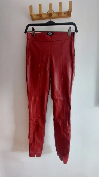 Pantalón elástico rojo