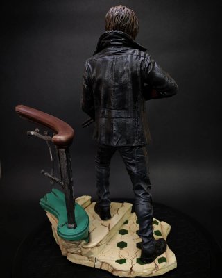 Figura Leon Kennedy Resident Evil Requiem 25cm