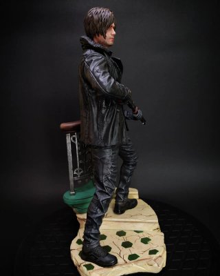 Figura Leon Kennedy Resident Evil Requiem 25cm