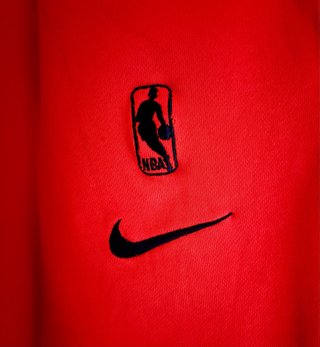 Pantalón de chándal Nike rojo.