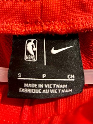 Pantalón de chándal Nike rojo.