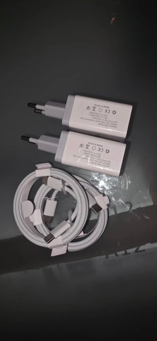 Set 2 Caricatori TRG Multiporta + 2 Cavi USB-C