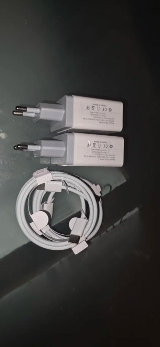 Set 2 Caricatori TRG Multiporta + 2 Cavi USB-C