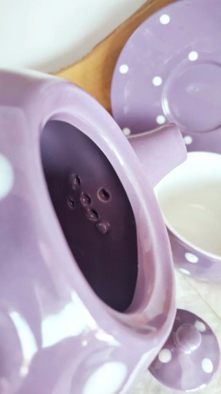 Set tazza teiera e piatto Sprinkle Purple pois