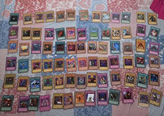 Gran lote +50 cartas antiguas Yu-Gi-Oh!