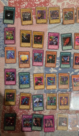 Gran lote +50 cartas antiguas Yu-Gi-Oh!