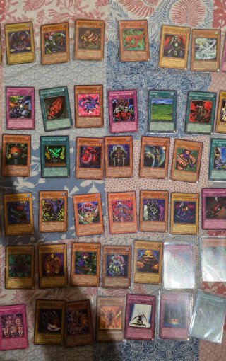 Gran lote +50 cartas antiguas Yu-Gi-Oh!