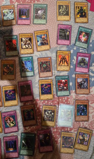 Gran lote +50 cartas antiguas Yu-Gi-Oh!
