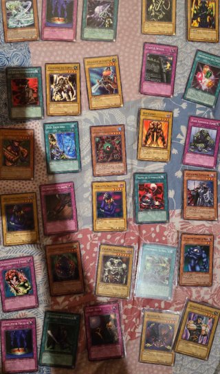 Gran lote +50 cartas antiguas Yu-Gi-Oh!