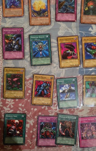 Gran lote +50 cartas antiguas Yu-Gi-Oh!