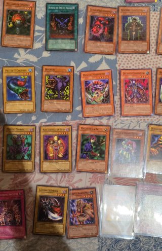 Gran lote +50 cartas antiguas Yu-Gi-Oh!