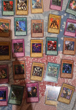 Gran lote +50 cartas antiguas Yu-Gi-Oh!