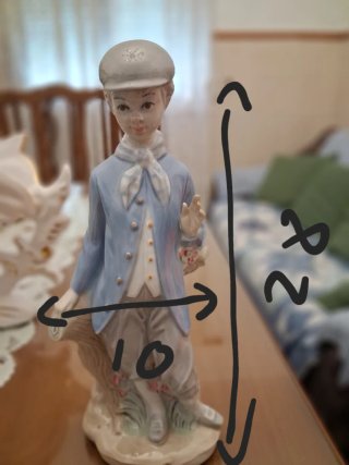 Figura niño porcelana 28x10cm